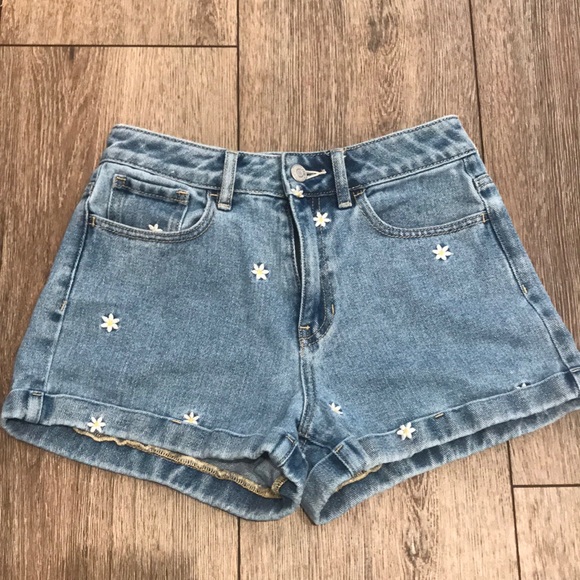 PacSun Pants - Flowered jean shorts